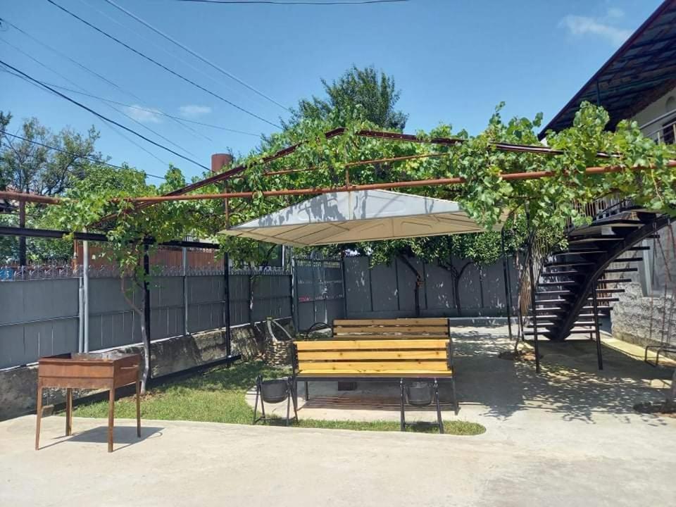 Guest House Fazisi クタイシ エクステリア 写真