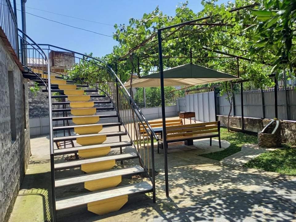 Guest House Fazisi クタイシ エクステリア 写真
